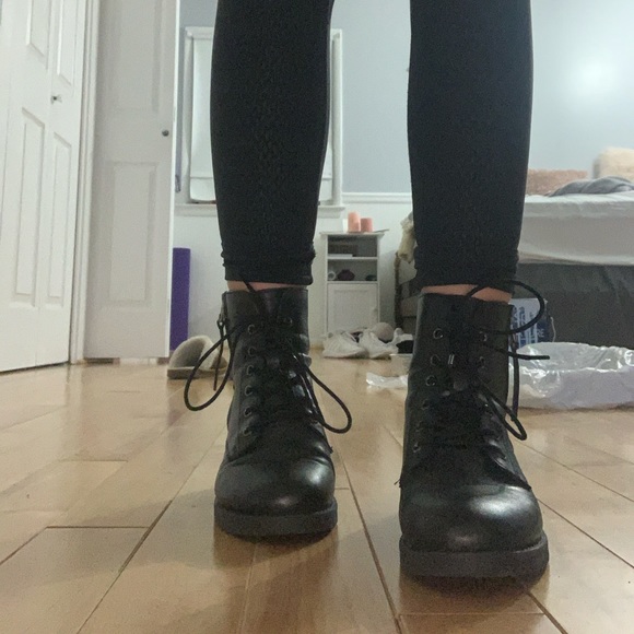Steve Madden combat boots - Picture 5 of 10
